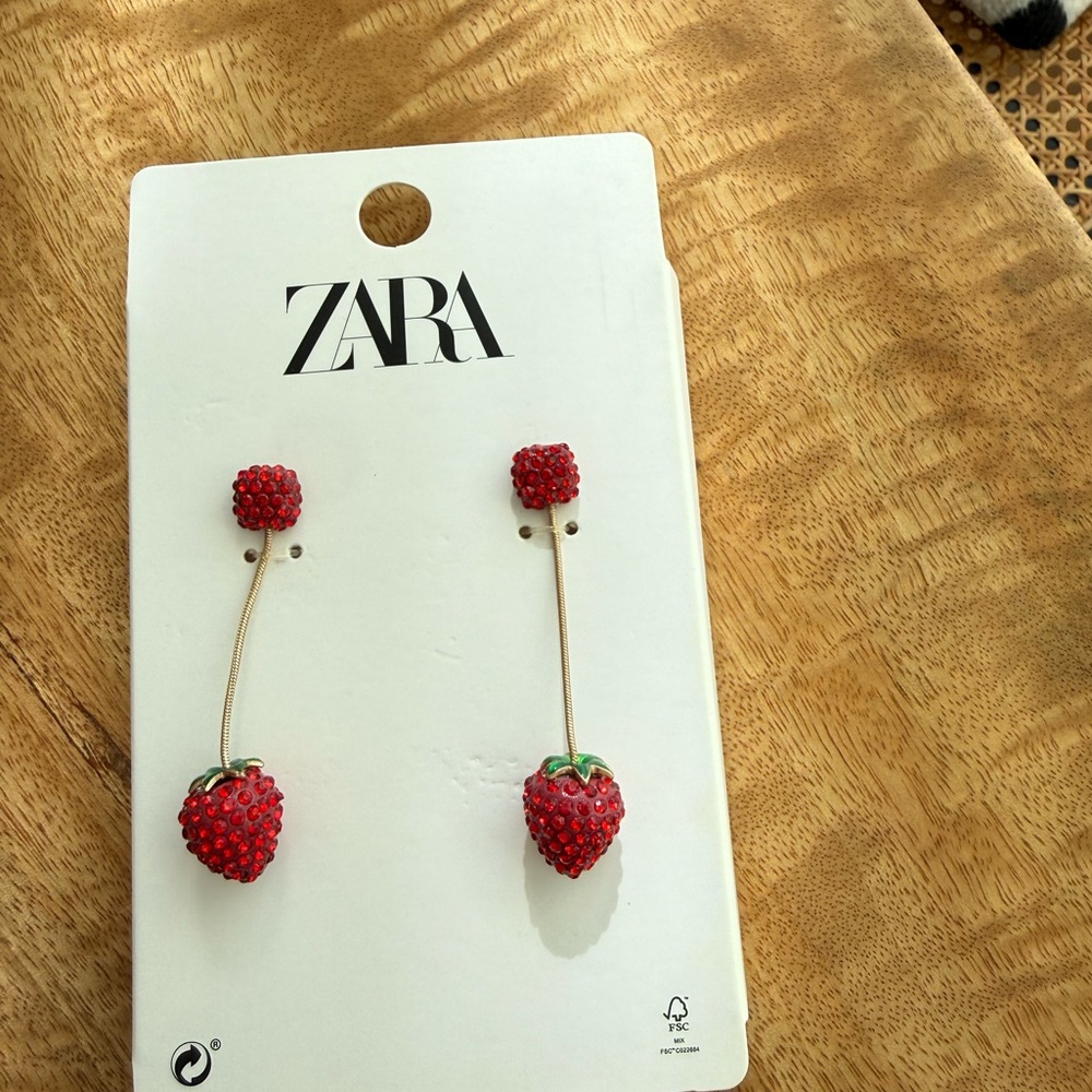 Zara White Product Packaging